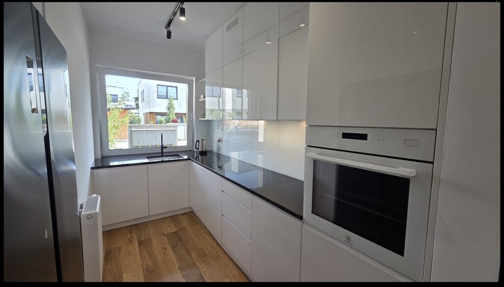 nowoczesny dom - biała kuchnia